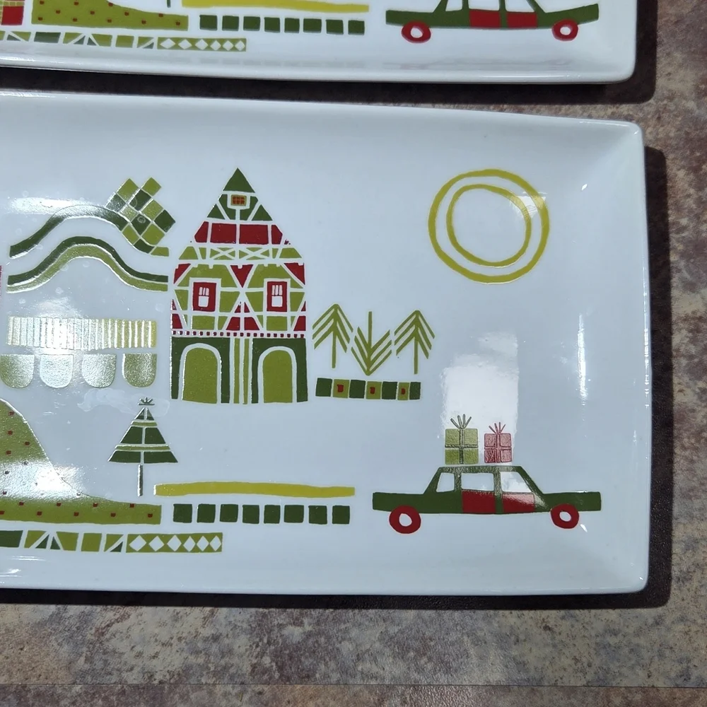 Crate & Barrel Julia Rothman Yule Town Set Of Plates